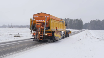 Sniega izvešanas aizkulises: kāpēc pilsētu taktika tik krasi atšķiras