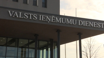 Pensijas līdz 1000 eiro mēnesī ar nodokli neapliek: VID skaidro, kam vairs nav jēgas vākt čekus