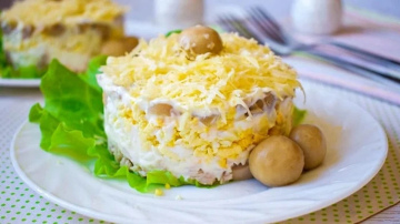 Sātīgi sēņu un siera salāti: vienkārša recepte ar trīs galvenajām sastāvdaļām