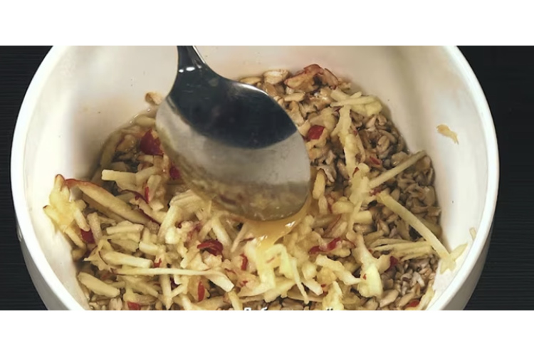 "Kleopatras brokastis" ar auzu pārslām un āboliem: vienkārša recepte rīta enerģijai