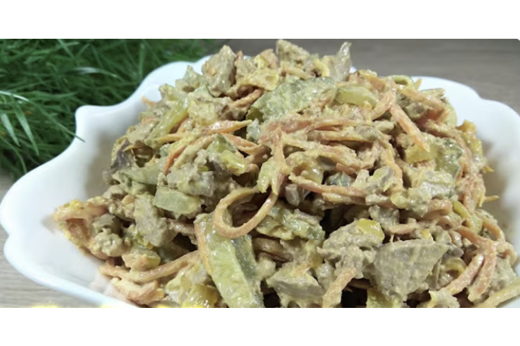 Salāti "Pasažieris": aizmirsta recepte ar liellopa aknām un dārzeņiem