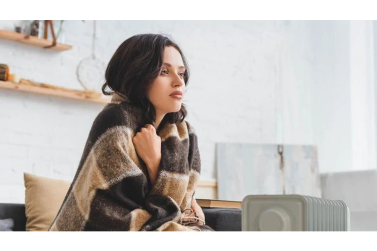 Kāpēc ziemā zem gultas vērts novietot sāli: praktisks veids, kā cīnīties ar aukstumu