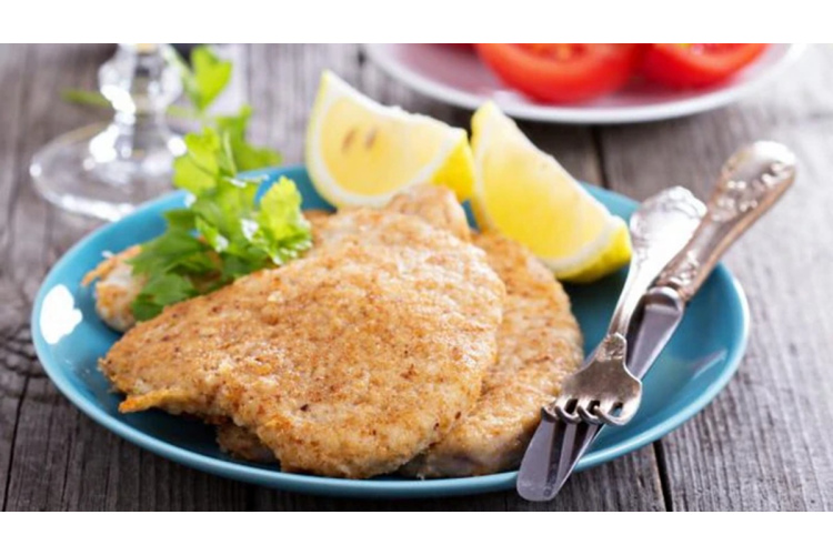 Mīkstas un gaisīgas karbonādes: vienkāršs paņēmiens, kā panākt sulīgu gaļu un perfektu mīklu