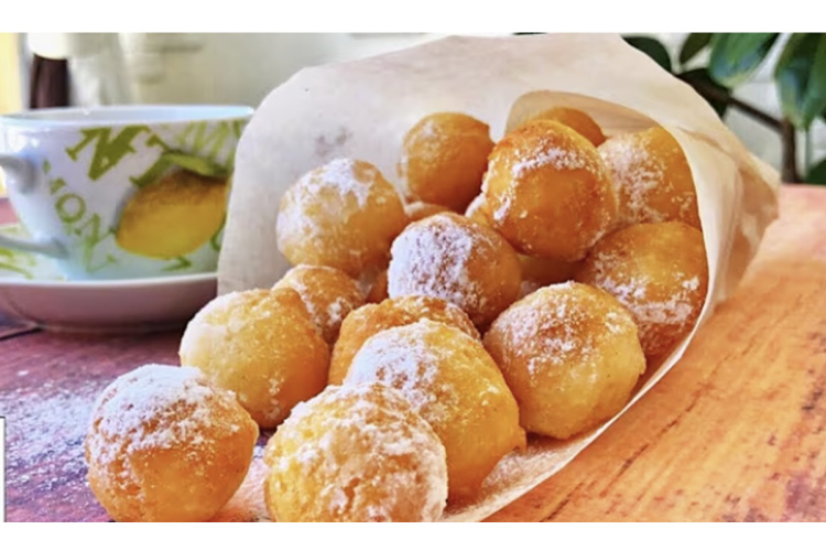 Mājas biezpiena bumbiņas: kā panākt kraukšķīgu garoziņu un mīkstu vidu