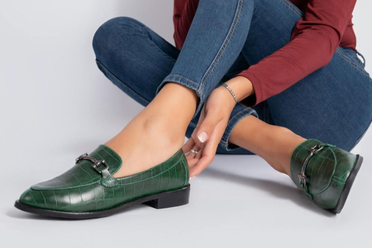 Praktiski risinājumi apavu berzēšanas novēršanai un pēdu komfortam