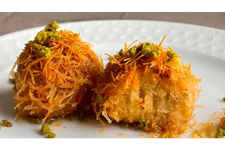 Tradicionālie turku kataifi: kraukšķīgs deserts no ārpuses un mīksts iekšpusē