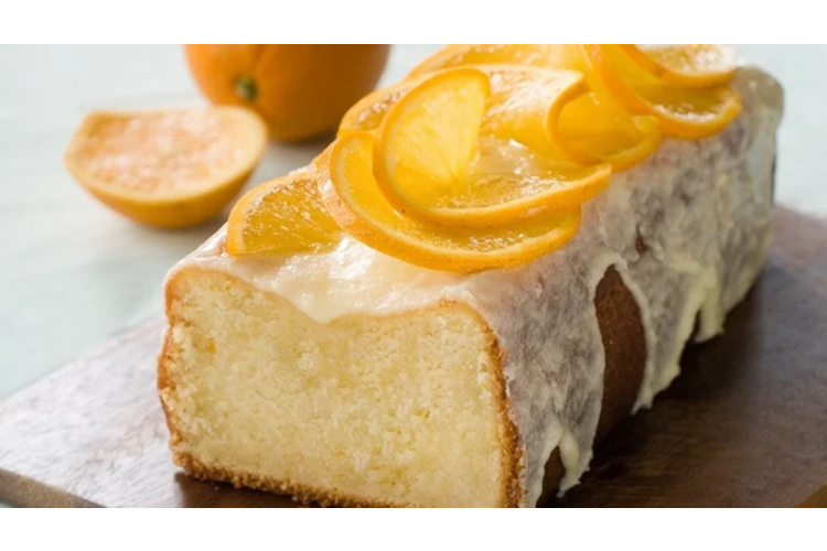 Sulīgs apelsīnu kēkss ar dabisku citrusu aromātu