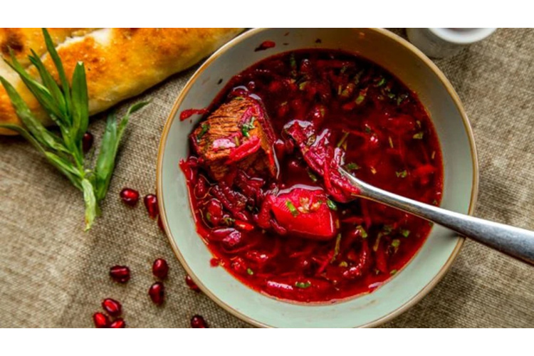 Pavāru mazie triki, kā borščam saglabāt sulīgi sārto krāsu un izteiksmīgu klasiksu garšu