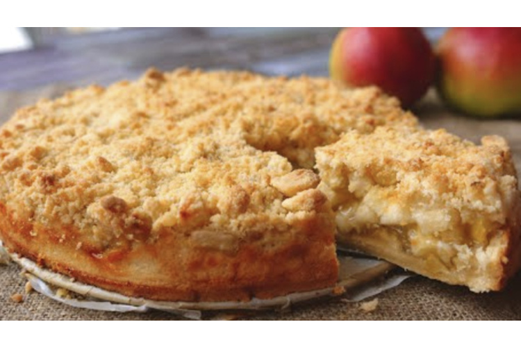 Neparasts ābolu pīrāgs ar krēma pildījumu un auzu pārslu drupačām