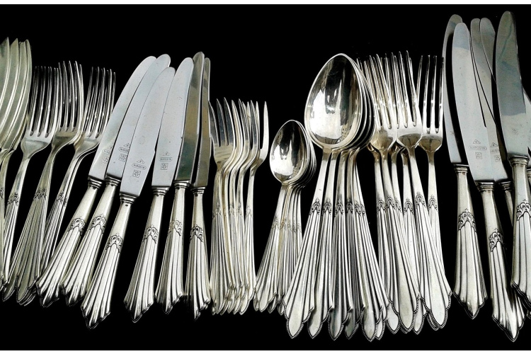 Kā tīrīt sudrabu mājās: tas kļūs spīdīgs 5 minūtēs