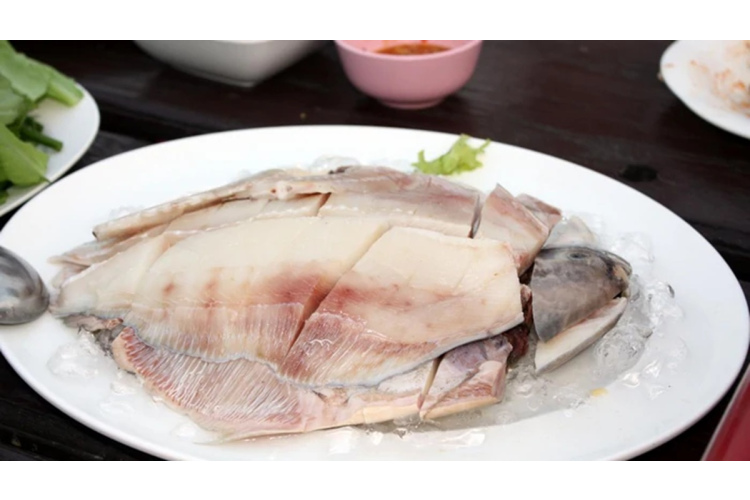 Zivs sagatavošana pirms cepšanas: kāpēc šefpavāri izmanto sālsūdeni