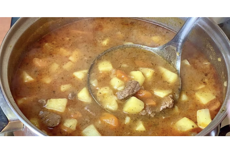 Daudzpusīga zupas pamatne, kuru var viegli sasaldēt: viena sagatave piecām maltītēm