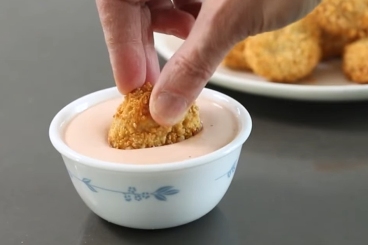 Pašgatavots vistas “popkorns”: kraukšķīga uzkoda bez liekas eļļas