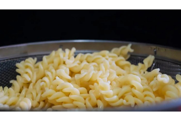 Pavāri atklāj biežākās kļūdas makaronu vārīšanā un kā no tām izvairīties