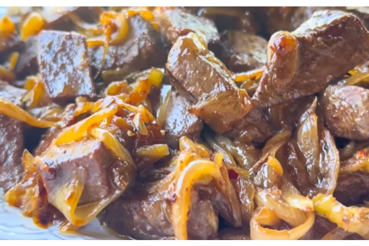 Kā pagatavot liellopa aknas kefīra marinādē: vienkāršs veids, kā tās padarīt mīkstas