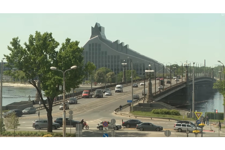 Ekonomisti vērtē pērnā gada rezultātus: Latvijas IKP kāpums pārsteidzis ar jaudu