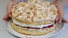 “Debesu kūka” ar bezē un mandelēm: klasiska vācu deserta pagatavošana