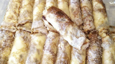 Plānās pankūkas ar halvas pildījumu: vienkārša recepte saldam desertam