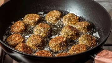 Kļūdas, kuru dēļ dārzeņu kotletes pannā mēdz izjukt: praktiski ieteikumi formas saglabāšanai