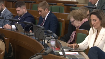 Vēlēšanu rezultāti pēc nedēļas? Iespējamie scenāriji pēc atteikšanās no elektroniskās skaitīšanas