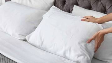 Dabiska metode dzelteno traipu noņemšanai no palagiem un spilveniem