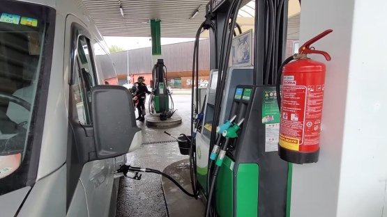 Degvielas cenas Latvijā gatavojas straujam lēcienam: kas mūs sagaida martā