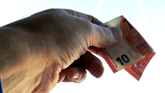 Jaunā kārtība no 1. aprīļa: kādus ienākumus drīkstēs apvienot ar bezdarbnieka pabalstu