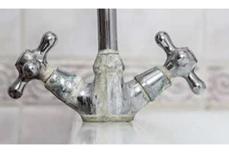 Efektīvas metodes kaļķakmens likvidēšanai: praktiski risinājumi mājokļa kopšanai