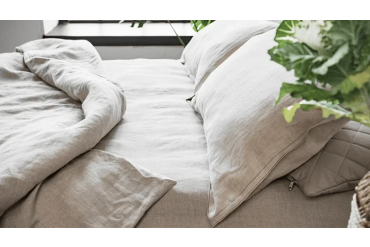 Kāpēc tikko mazgāta veļa mēdz nepatīkami smaržot: iemesli un risinājumi