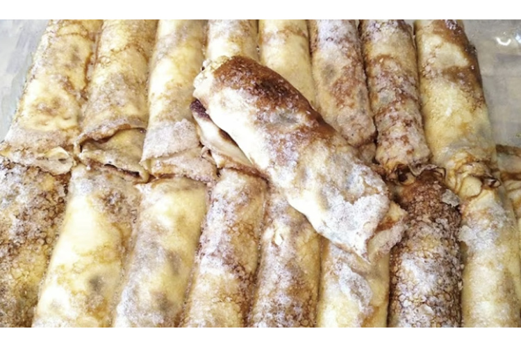 Plānās pankūkas ar halvas pildījumu: vienkārša recepte saldam desertam