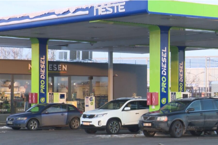 Skarba prognoze: Degvielas dēļ pasažieri Latvijā var palikt bez ierastajiem autobusiem