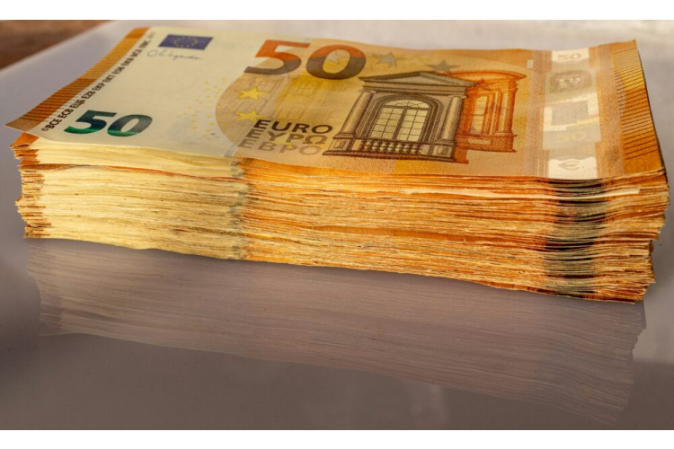 Labi pelnošs vīrietis agri no rīta tiek pie iespaidīga laimesta, neteiks pat sievai