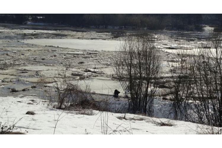 Izmaiņas ledus drošības noteikumos Daugavpilī: ko svarīgi ievērot upes tuvumā