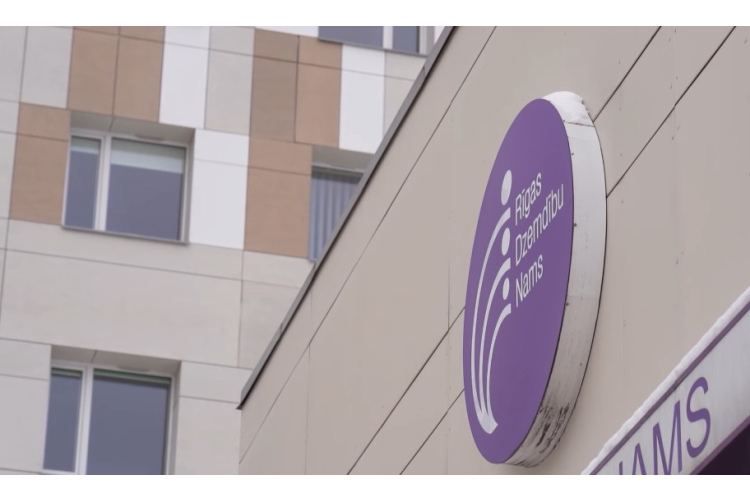 No simts līdz vairākiem simtiem eiro: Publicēts saraksts ar bērnu dzimšanas pabalstiem Latvijas novados