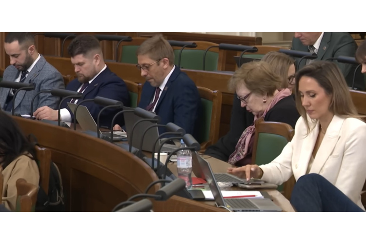 Vēlēšanu rezultāti pēc nedēļas? Iespējamie scenāriji pēc atteikšanās no elektroniskās skaitīšanas