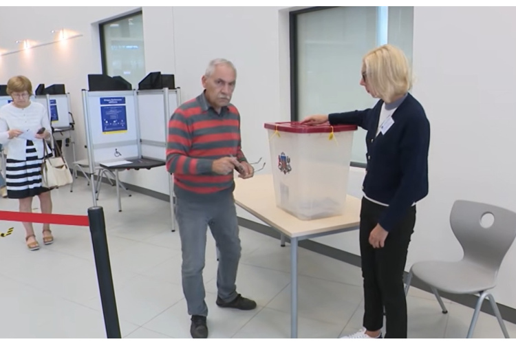 Saeima apstiprina manuālu balsu skaitīšanu rudenī gaidāmajās vēlēšanās