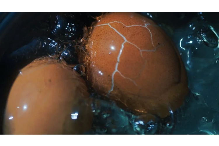 Kā vārīt olas, lai čaumala paliktu vesela: praktiski ieteikumi, kas noderēs Lieldienu laikā