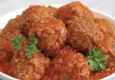 Mājas virtuves klasika: sulīgas gaļas bumbiņas tomātu mērcē