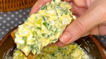 Klasiskā olu un zaļo lociņu smēriņš: vienkārša recepte ikdienas maltītēm