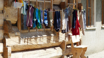 Praktiski risinājumi tauku traipu tīrīšanai no dažāda veida audumiem