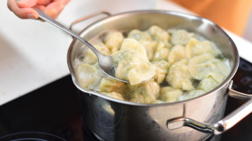 Garšas noslēpumi pelmeņu vārīšanai: 5 padomi, kā panākt labāko rezultātu mājas apstākļos