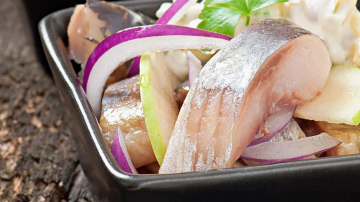 Pašgatavota siļķe klasiskā marinādē – kā to izdarīt pareizi un garšīgi