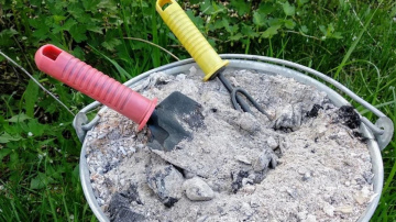 Sodas un pelnu maisījuma slēptais spēks: Palīgs cīņā ar kaitēkļiem un kaitēm