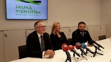 "Jaunās Vienotības" ministri un deputāti devušies papildināt zināšanas pie Komo ezera