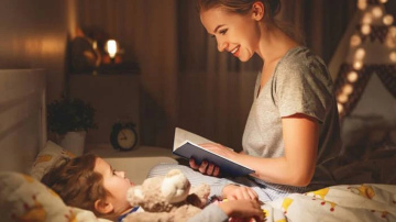Vakara pasaka kā rituāls: Kāpēc 15 minūtes ar grāmatu maina bērna pasauli
