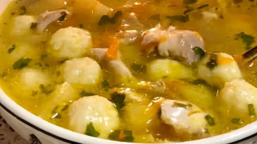 Vistas zupa ar siera bumbiņām: klasiska mājas ēdiena oriģināla variācija