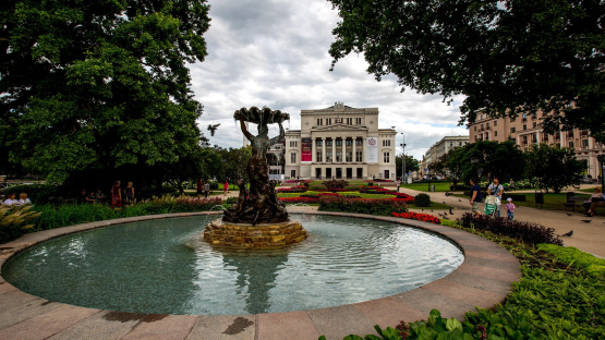 Laika apstākļu prognoze: silts nedēļas sākums un krasas izmaiņas brīvdienās