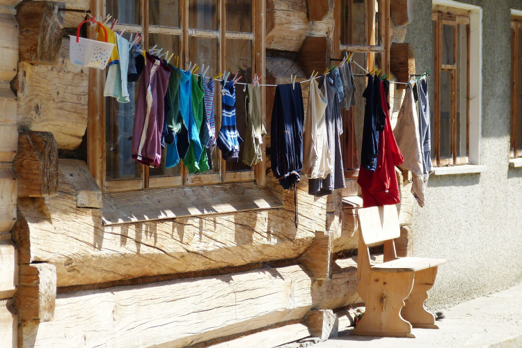 Praktiski risinājumi tauku traipu tīrīšanai no dažāda veida audumiem