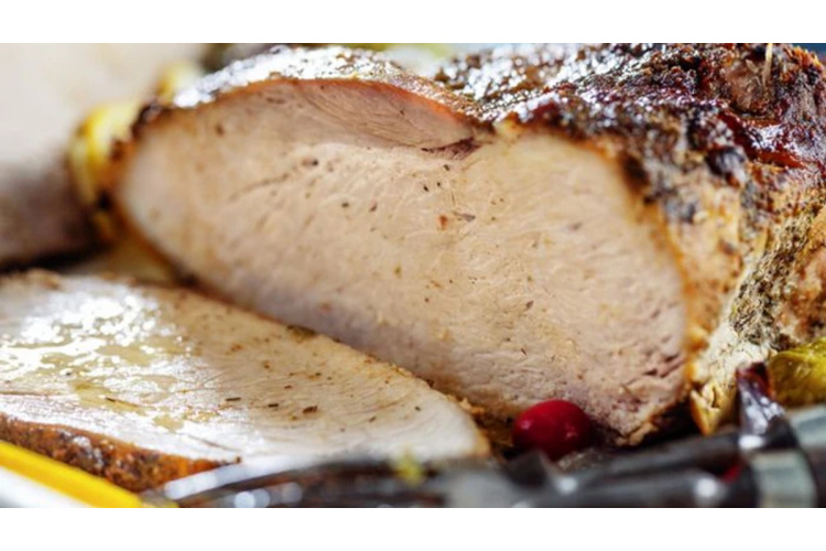 Cūkgaļas pagatavošana sīpolu mizās: kā iegūt kūpinājuma efektu mājas apstākļos