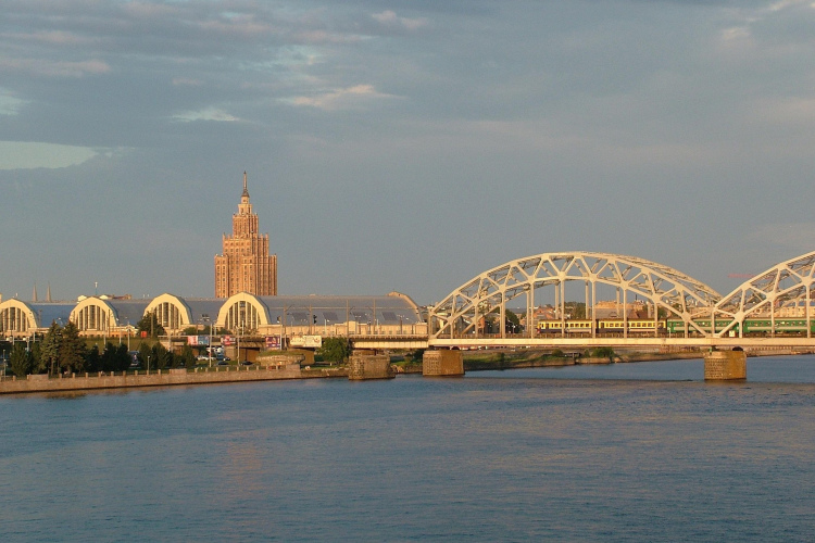 Laikapstākļu prognoze piektdienai: gaidāmas skaidras debesis un nakts sals